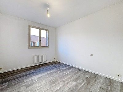 T2 - SAINT GENIS LAVAL - Photo 2