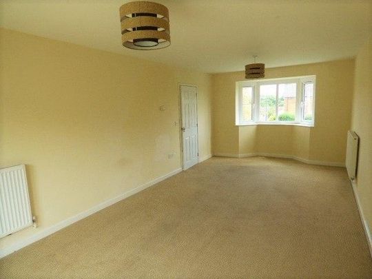 4 bedroom detached house to rent - Photo 1