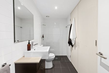 Stylish Modern Living in the Heart of Alexandria - Photo 5