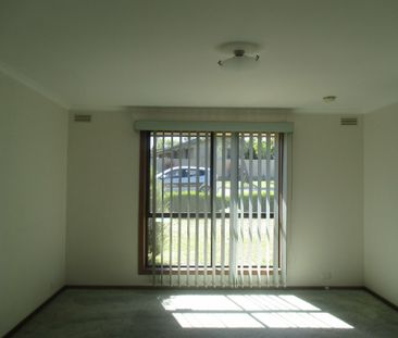 FAMILY HOME IN WEST BAIRNSDALE - Photo 3