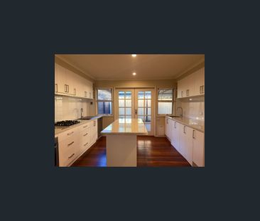 SIMPLY STUNNING – UPDATED AND PRIVATELY POSITIONED - Photo 5