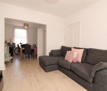 3 bedroom end of terrace house to rent - Photo 2