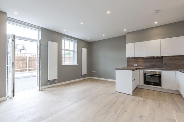 3 bedroom ground floor flat to rent - Photo 1