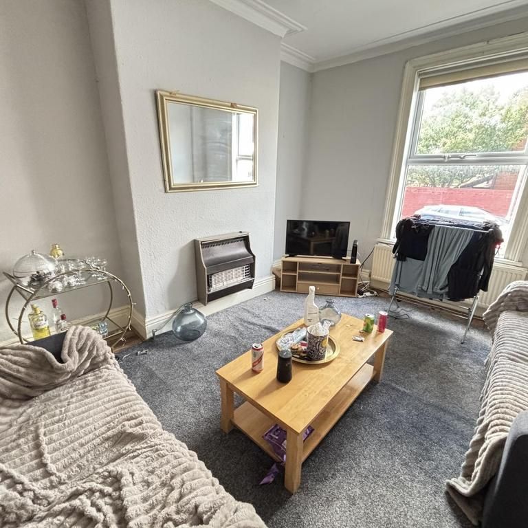 4 bedroom house to rent - Photo 1