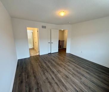 For Lease - 48 Foxley Heights, Barrie, Ontario - Photo 3