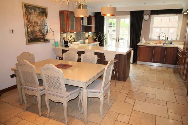 3 bedroom townhouse to rent - Photo 1