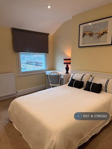 1 bedroom in a house share to rent - Photo 4