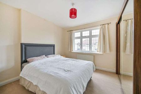 Kenilworth Road, Stoneleigh, KT17 - Photo 5