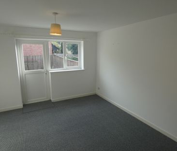 2 bed Semi-Detached - To Let - Photo 4