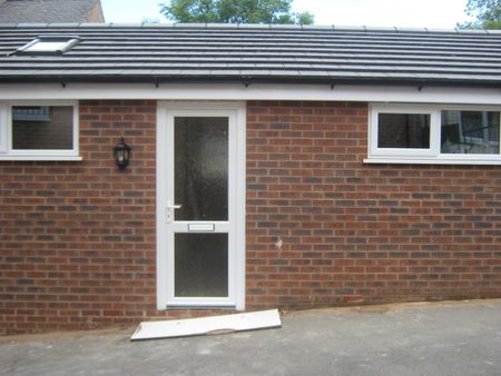 2 bed Bungalow, - Photo 5