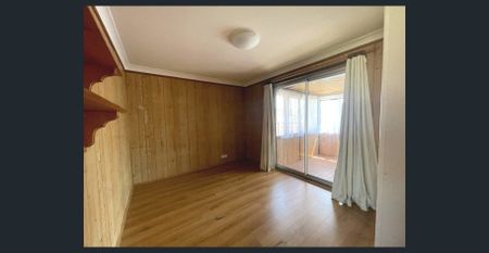 Neat & Tidy 3 Bedroom House! Close To Blacktown CBD - Photo 3