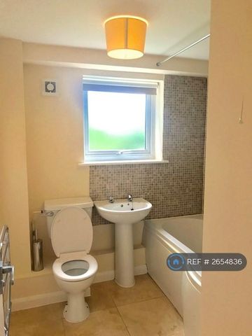 2 bedroom flat to rent - Photo 4