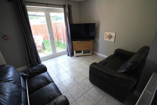 6 bedroom semi-detached house to rent - Photo 1