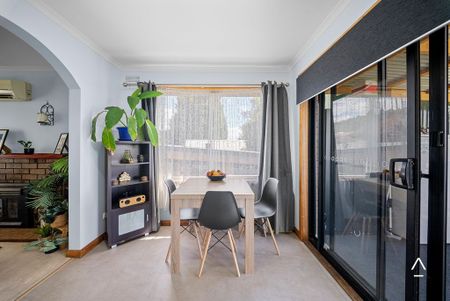 Charming Family Home on a spacious Block in Beaconsfield - Photo 3