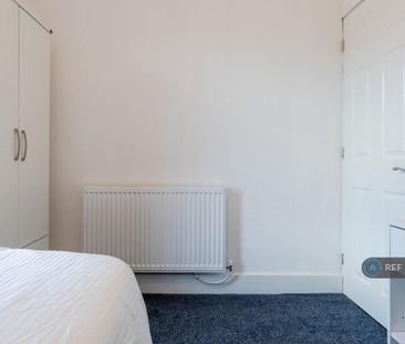 1 bedroom in a house share to rent - Photo 6