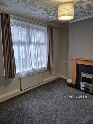 2 bedroom terraced house to rent - Photo 2