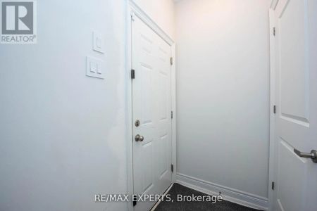 381 INSPIRE BOULEVARD - Photo 2