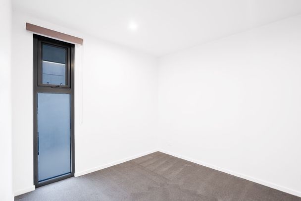 Modern, Luxury One-bedroom Apartment in the Heart of the City - Photo 1