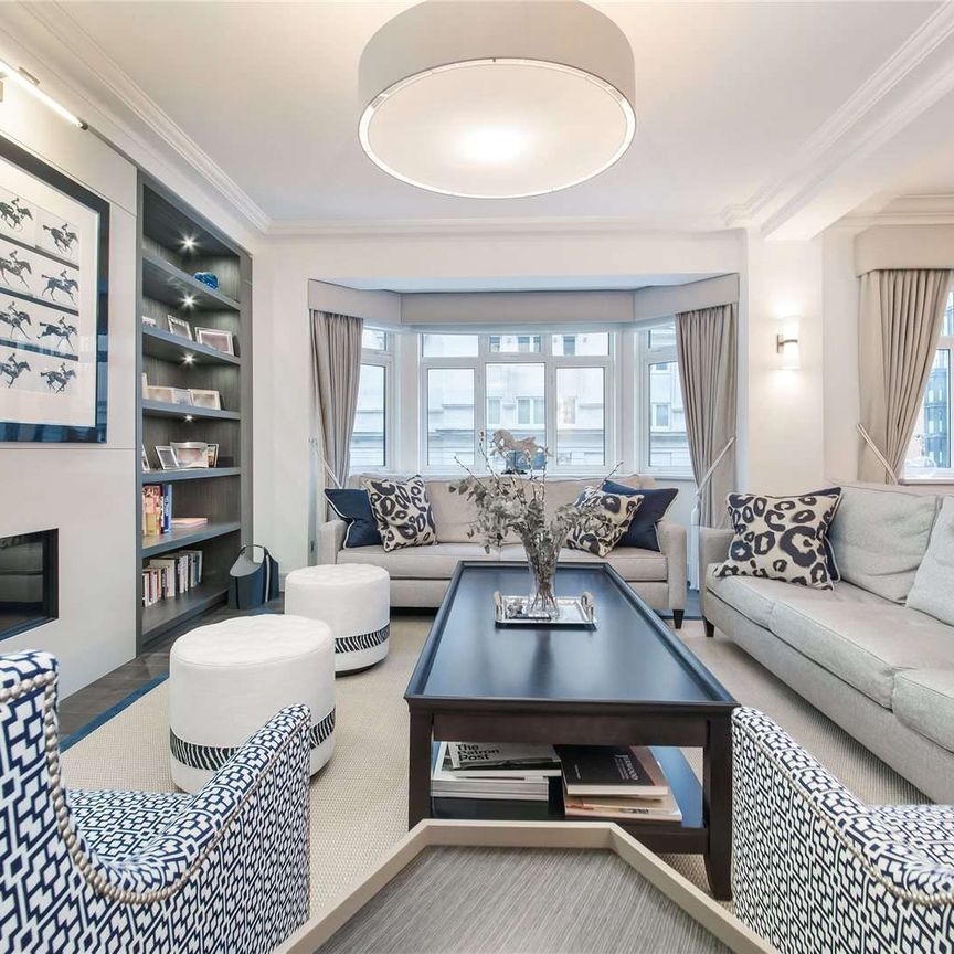 Beautiful interior designed 1st floor flat with generous proportions, 24 hour porter, air conditioning in the main bedrooms and communal gardens access. - Photo 1