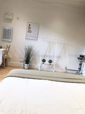 Studio Flat, Danbury Street, N1 - Photo 2