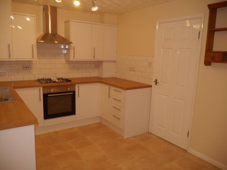 3 bedroom semi-detached house to rent - Photo 5