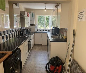 1 bedroom in a house share to rent - Photo 4