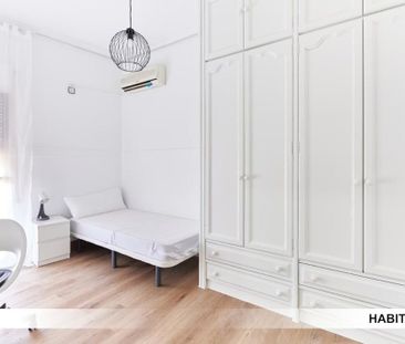 Calle Juan de Ledesma, Sevilla, Andalusia 41006 - Photo 4