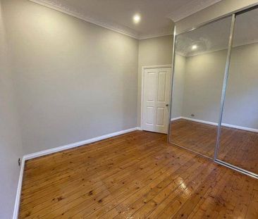 3 Bedroom Duplex in Prime Kingsford Location - Photo 3