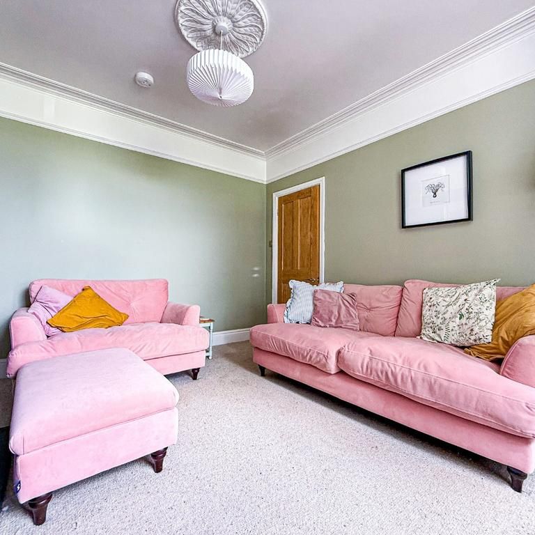 4 bedroom terraced house to rent - Photo 1
