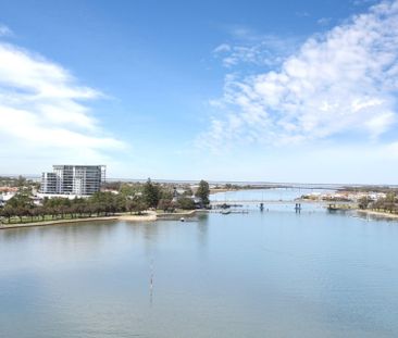 Luxury Waterfront Apartment – 10th Floor - Photo 6