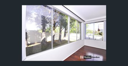 Walk to Trains, Spacious Home and Pets Friendly - Photo 3