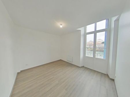 Location Appartement 3 pièces 56m² ROMANS SUR ISERE 26100 - Photo 2