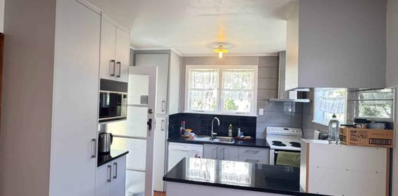 3-Bedroom Home in Prime Penrose Location - Photo 2