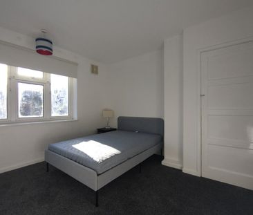 3 Bed Terraced House, More Close, E16 - Photo 1