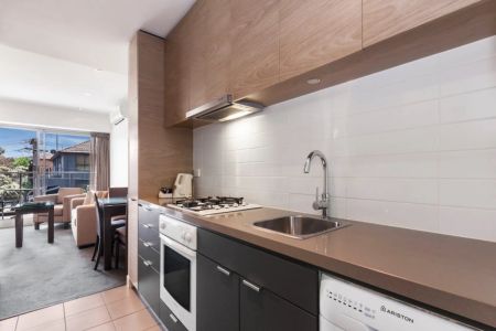 Two Bedroom Apartment in the Heart of St Kilda - Photo 3