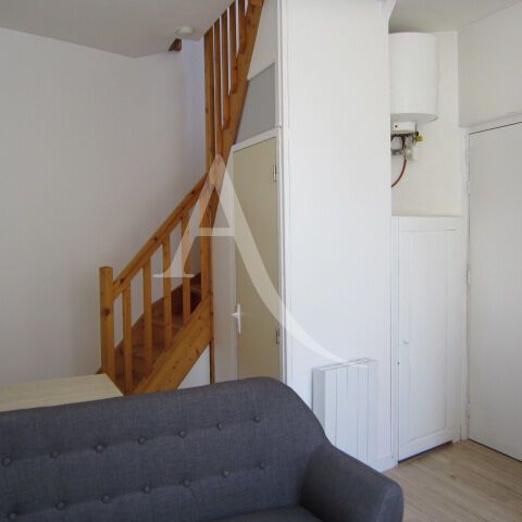 Location Appartement 2 pièces 27m² FONTENAY LE COMTE 85200 - Photo 1
