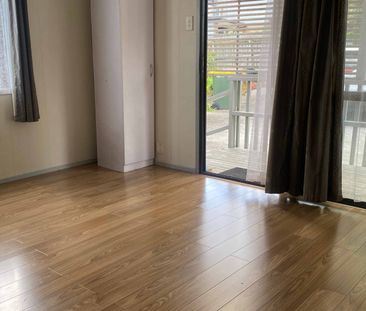 Te Atatu south - 1 bedroom - Photo 2