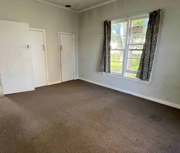 3 Bedroom Renovated Family Home in Papatoetoe - Photo 2