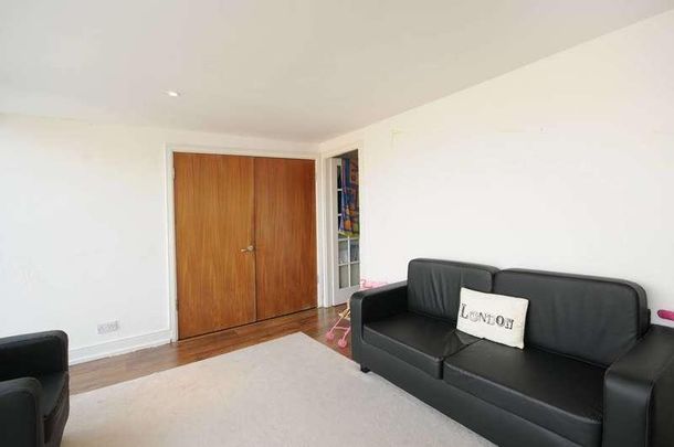 Barking Road, Canning Town, E16 - Photo 1