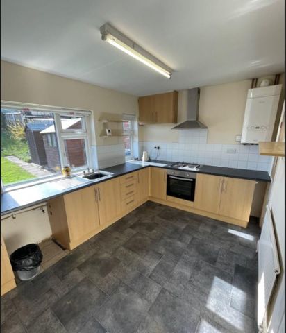 3 bedroom semi-detached house to rent - Photo 5