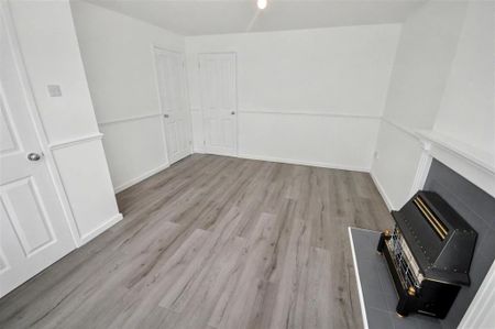 2 bedroom semi-detached house to rent - Photo 2