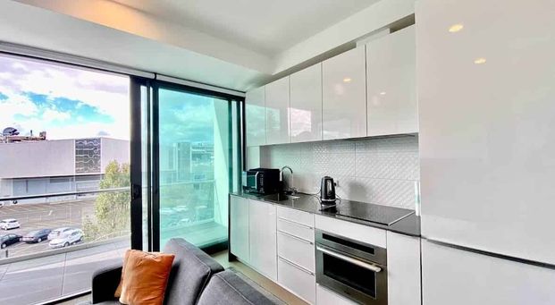 Fully Furnished and Sunny! - Photo 1