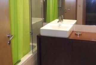 Arrendo quarto individual a menina frente ao HSJ