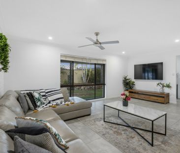 LARGE FAMILY HOME WITH POOL - Photo 1