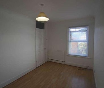 Bedroom House - Curzon Street, RG30 - Photo 4