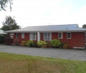 Cozy & Convenient Living in Fenton Park – Fully Fenced 2-Bedroom Home! - Photo 4