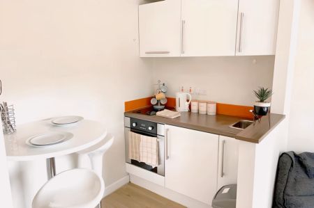 Studio Third Floor - Photo 5