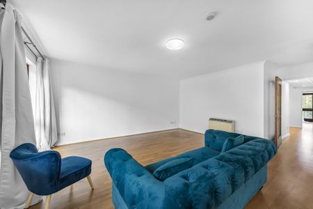 Goodhart Place, London, E14 - Photo 3