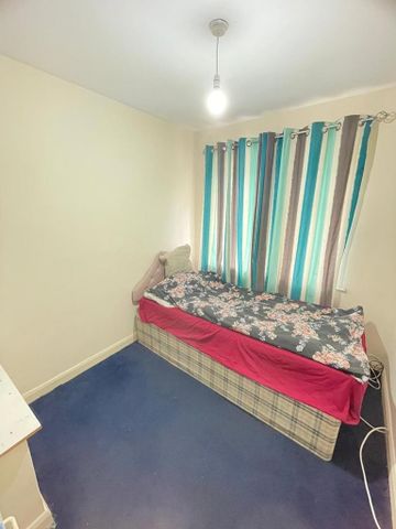 4 bedroom semi-detached house to rent - Photo 3