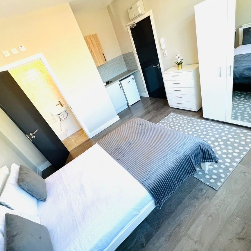 Room in a Shared House, Larbert Road, SW16 - Photo 1